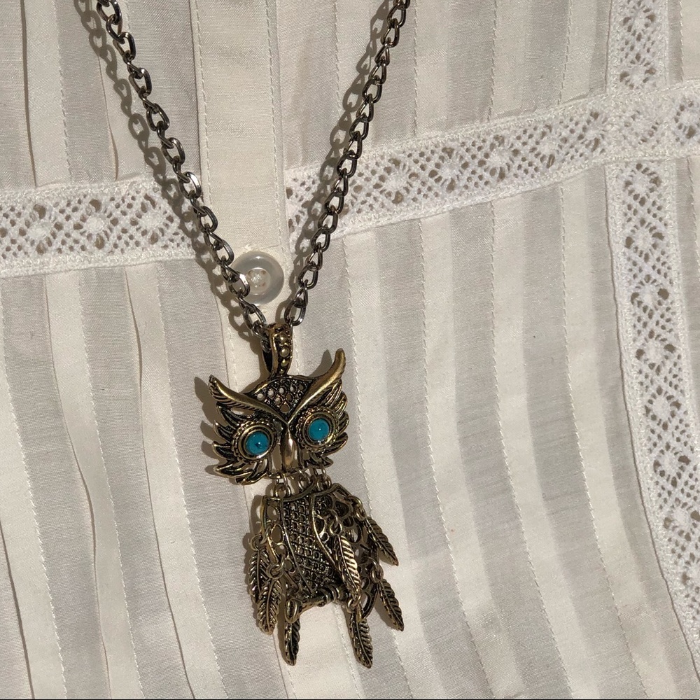 Silver tone owl necklace